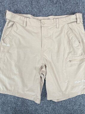 Huk Fishing Performance Cargo Shorts Men's XXL Khaki Tan Pre-Owned